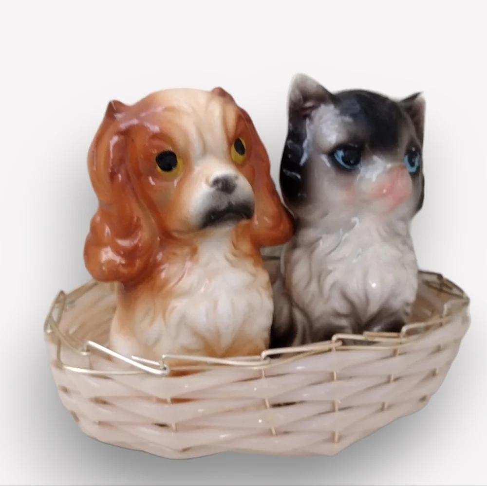 Vintage Salt & Pepper Shakers Dog & Cat Set